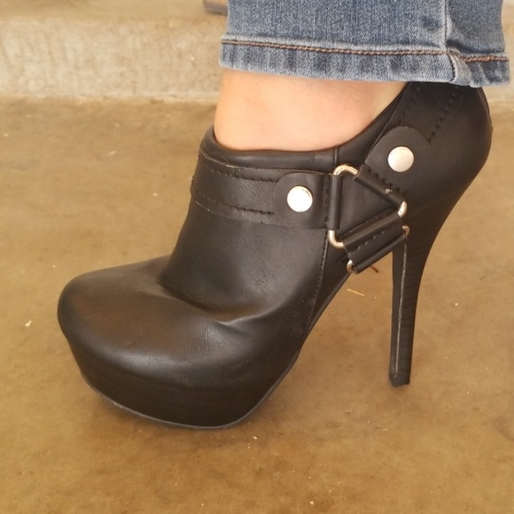 Platform bootie. - Picture 3 of 3